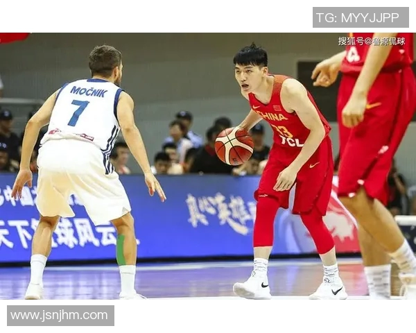 浙江男篮训练视频曝光吴前等球员在力量房挥汗如雨展现拼搏精神