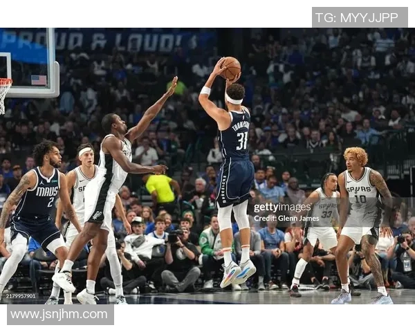 就本赛季汤普森的表现，距离退役不远了，甚至可能被独行侠队裁员