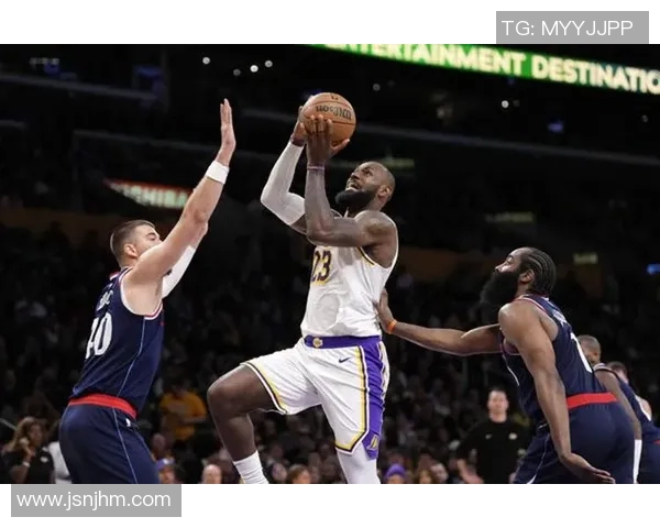 冲击六连胜！湖人官推晒训练照：今天有比赛