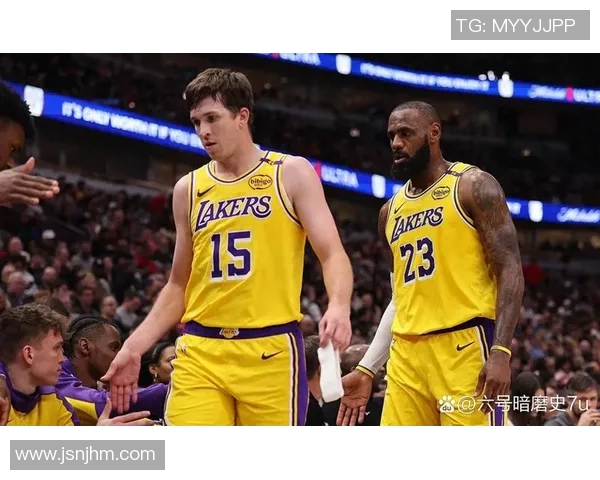 里夫斯:东詹缺阵队友都看我了 所以我不能沮丧&要冷静率队前进 里夫斯:东詹缺阵队友都看我了 所以我不能沮丧&要冷静率队前进